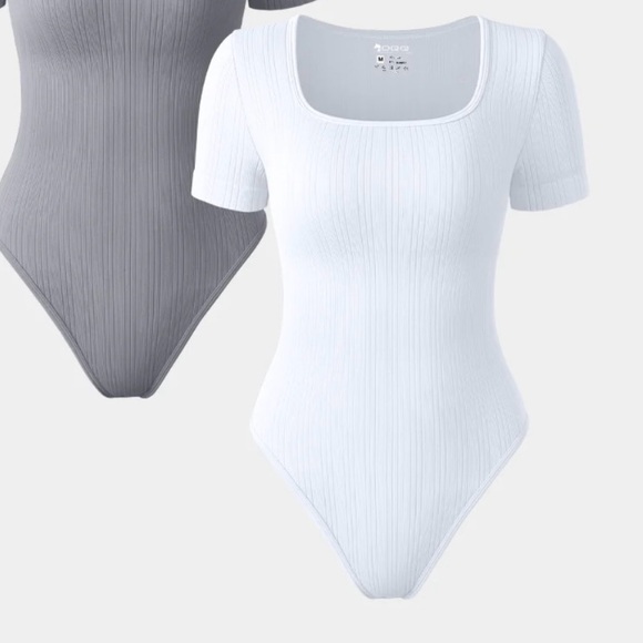 Other - 💥SALE💥 New Gorgeous NEW White Bodysuit w/Scoop Neckline. Medium.